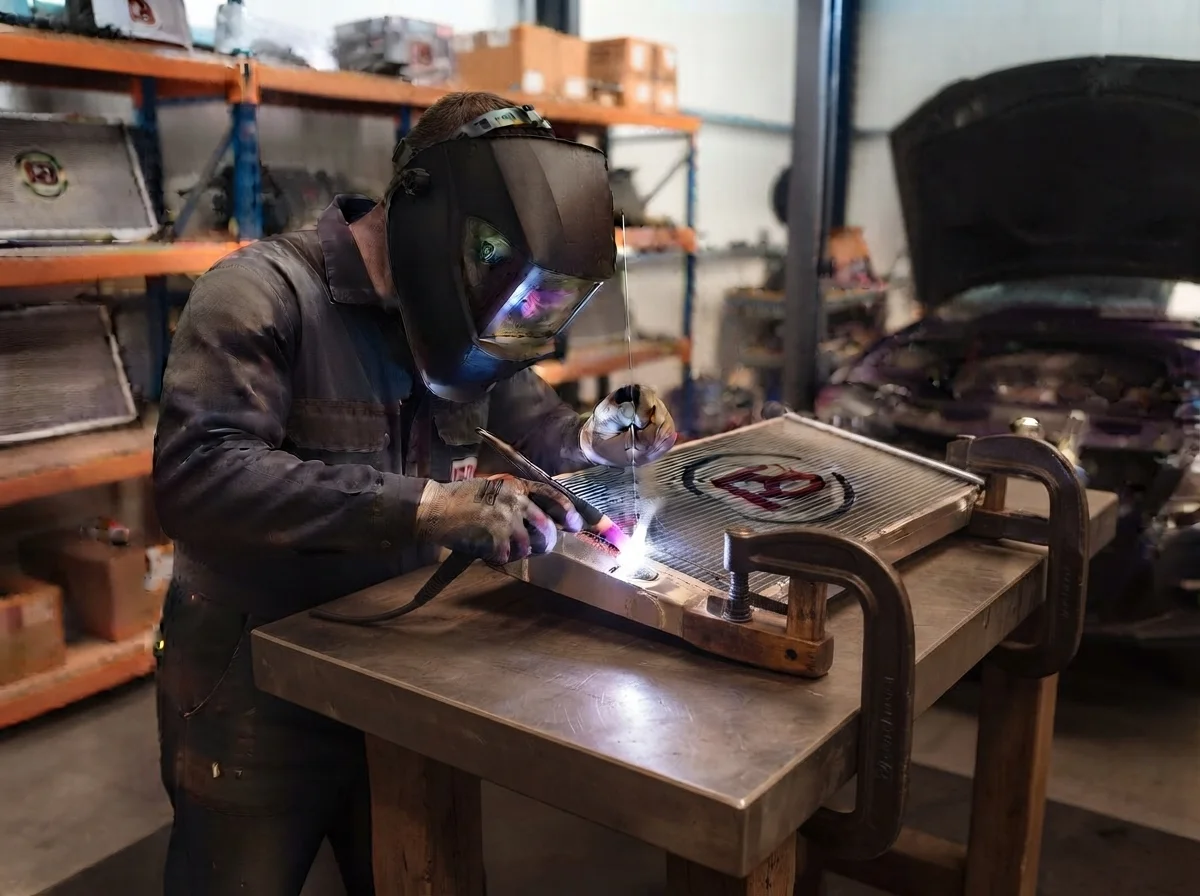 Reparación y mantenimiento de radiadores en el taller Radiadores Bicentenario